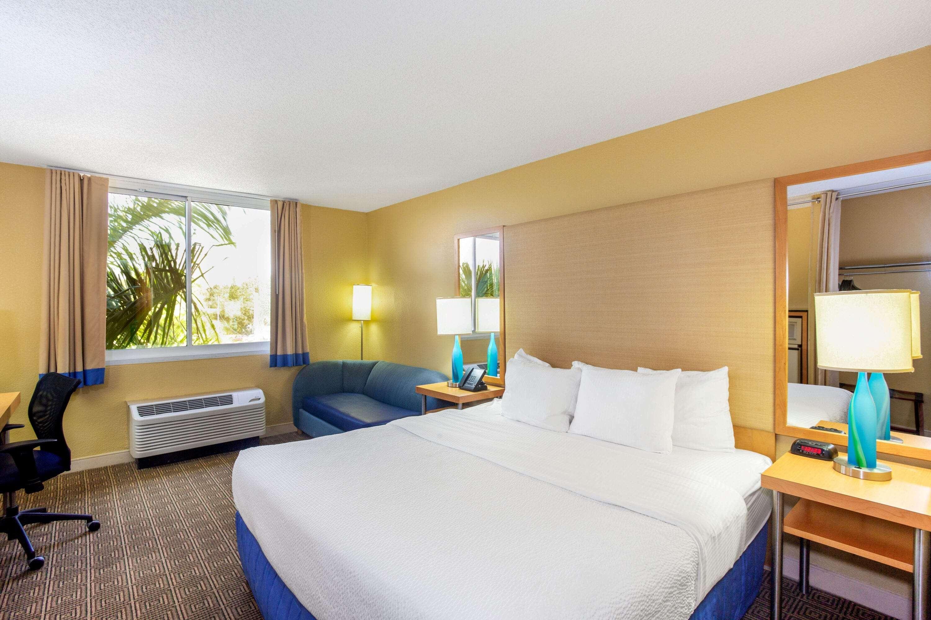 מלון La Quinta By Wyndham Sarasota Downtown מראה חיצוני תמונה