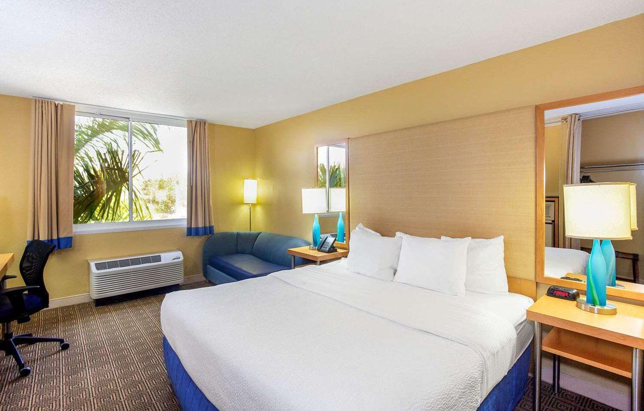מלון La Quinta By Wyndham Sarasota Downtown מראה חיצוני תמונה